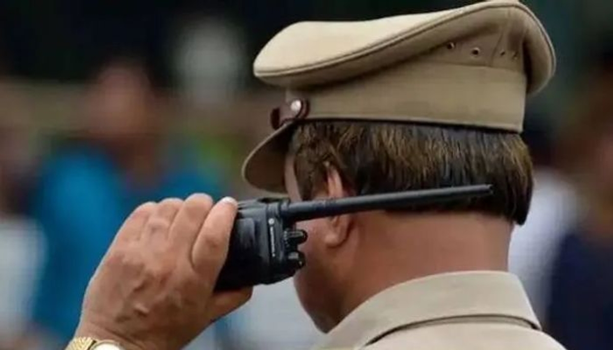 man posing as a police officer was arrested in Uttar Pradesh  to watch movies for free and dine at roadside eateries