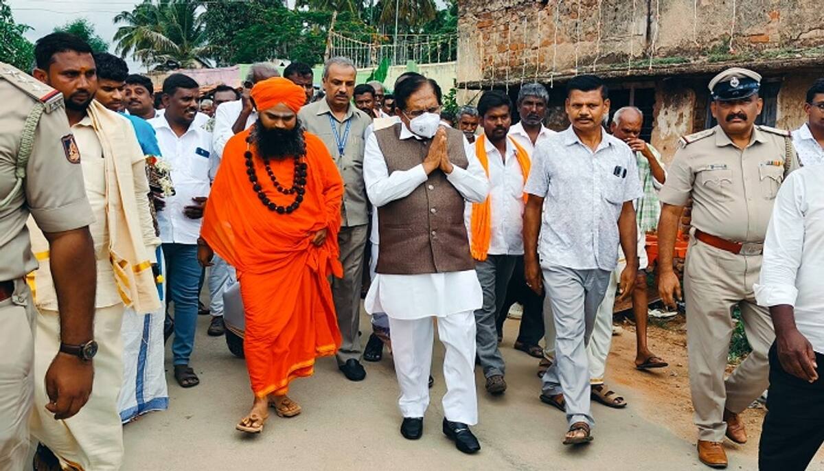 Let dr g Parameshwar be the CM of karnataka says siddharabetta swamiji grg 