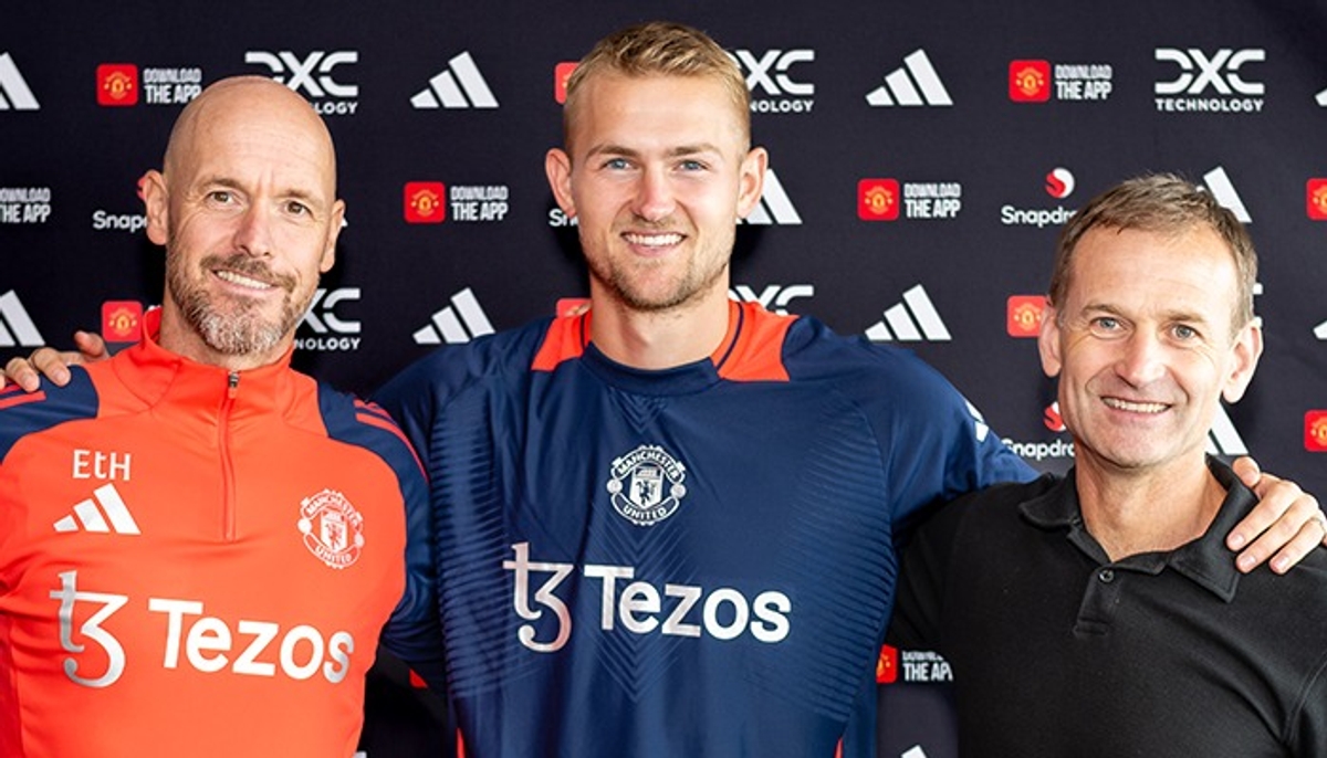 football Matthijs De Ligt and Noussair Mazraoui joins Manchester United from Bayern Munich  scr