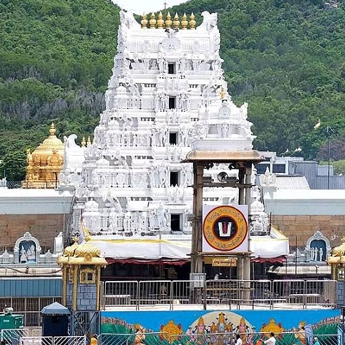 Tirumala: తిరుమలలో కొత్త విధానం..ఇక భక్తులతో ఎవరన్నా దురుసుగా ప్రవర్తించారో వారి పని అంతే!