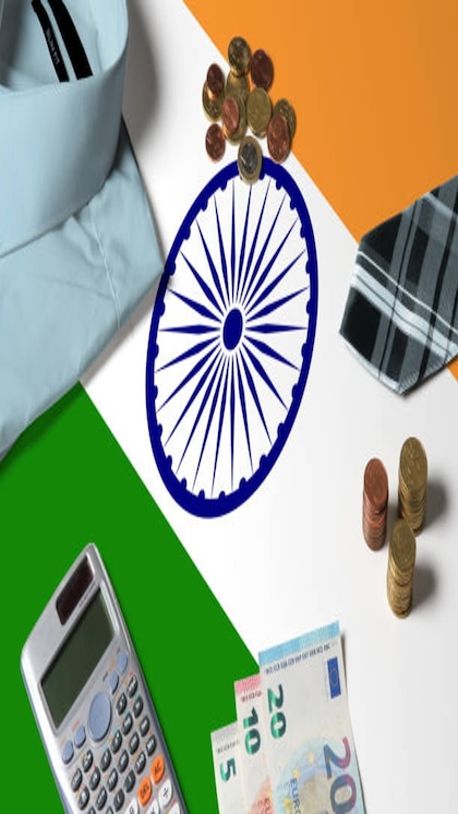 <p>Independence Day के मौके पर निवेशक अपनी फाईनेंसियल स्कीम्स पर ध्यान देने का सही समय है। ETMarkets ने एक्सपर्ट्स की सलाह पर इन 10 ऐसे शेयरों पर अच्छे रिटर्न का भरोसा जताया है।</p>
