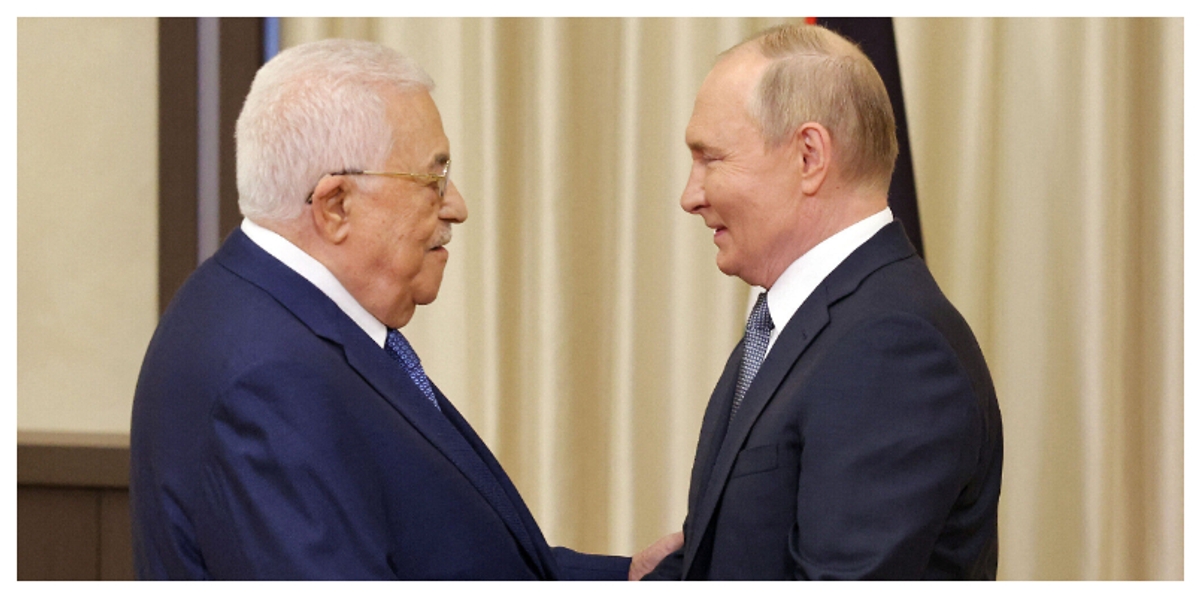 Vladimir putin meets PA President Mahmoud Abbas 