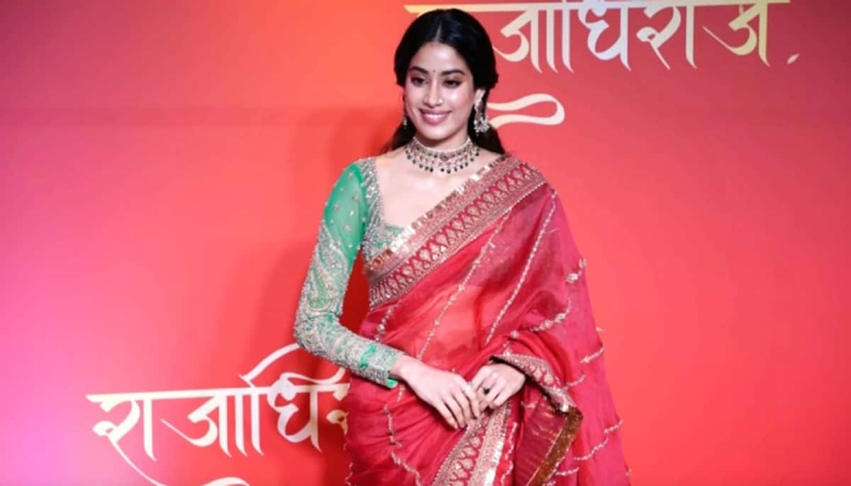 Actress Janhvi kapoor new saroja ramani saree viral in internet ans