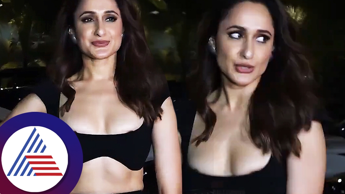 khel khel movie actress oops moment nip slip roo