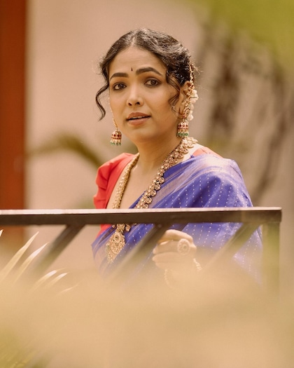 కాంట్రాస్ట్ చీర -బ్లౌస్
