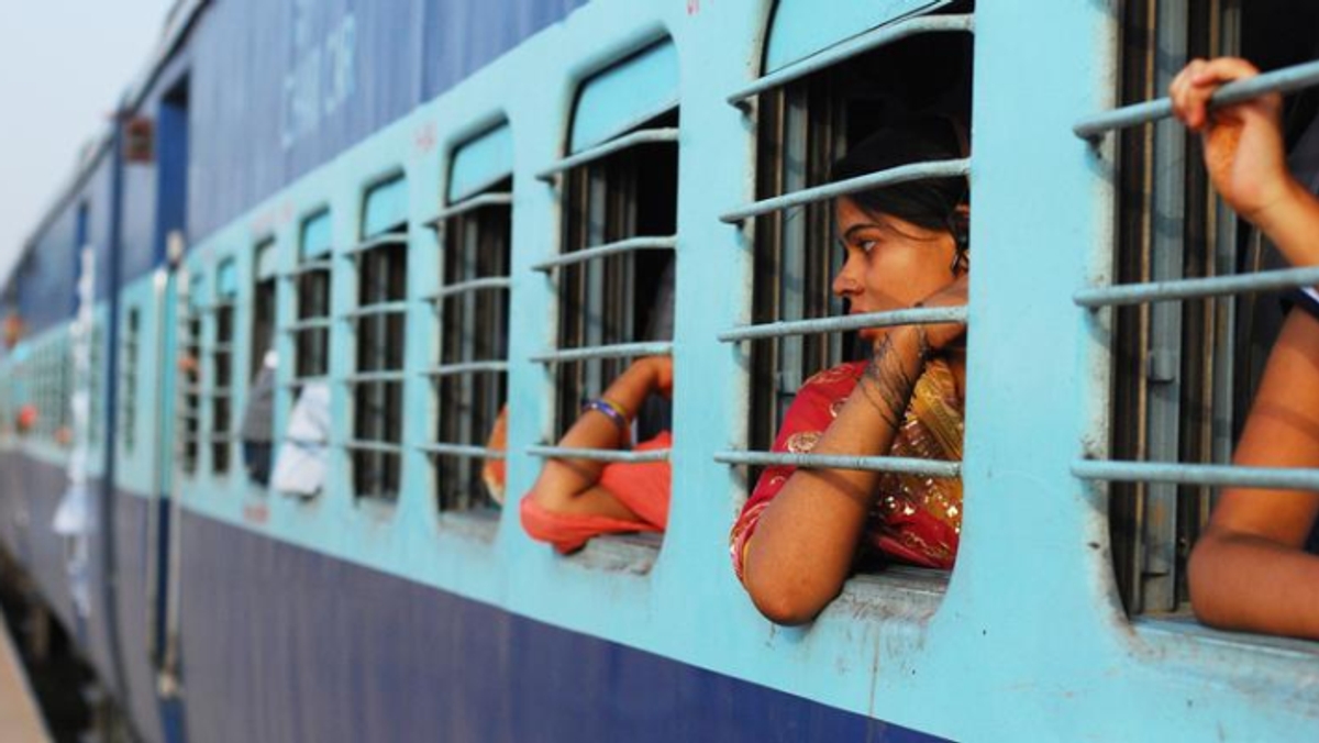 Union cabinet approves rs 2000 crore for railway employees bonus ckm