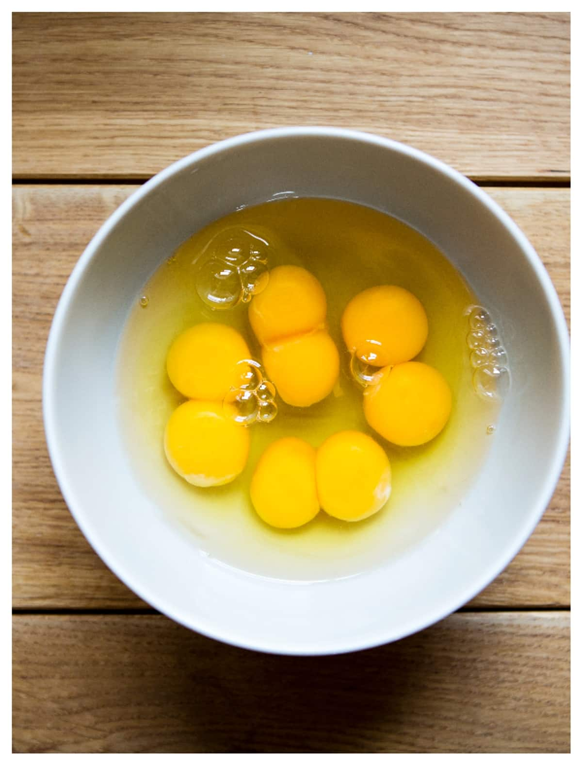 does eating egg yolks increase cholesterol