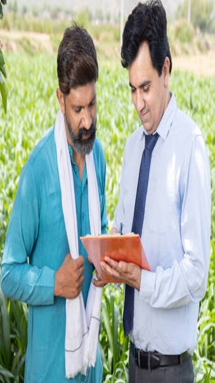 <p>RBI ने शुक्रवार को लोन से जुड़े कुछ रूल्स (RBI Loan Rules) कड़े कर दिए हैं, विशेषकर 'नॉन-बैंकिंग फाईनेंसियल कंपनी- पीयर टू पीयर लोन प्लेटफॉर्म' (NBFC-P2P Loan Platform) के लिए।</p>

<p><br />
 </p>
