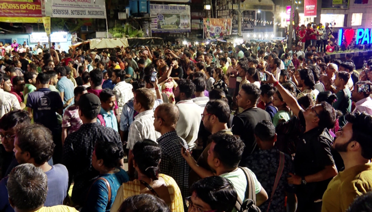 huge protest in Kolkata following doctors demanding death penalty for accused