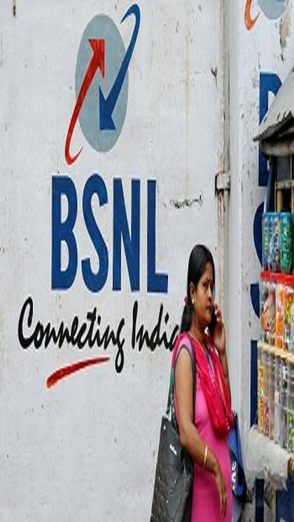 <p>BSNL ने नए प्रीपेड रिचार्ज प्लान पेश किए हैं, जो इक्सटेंडेट वैलिडिटी, अनलिमिटेड वॉयस कॉलिंग और किफायती डेटा ऑप्शन के साथ आते हैं। जानें 997 रुपये के प्लान की पूरी जानकारी।</p>

