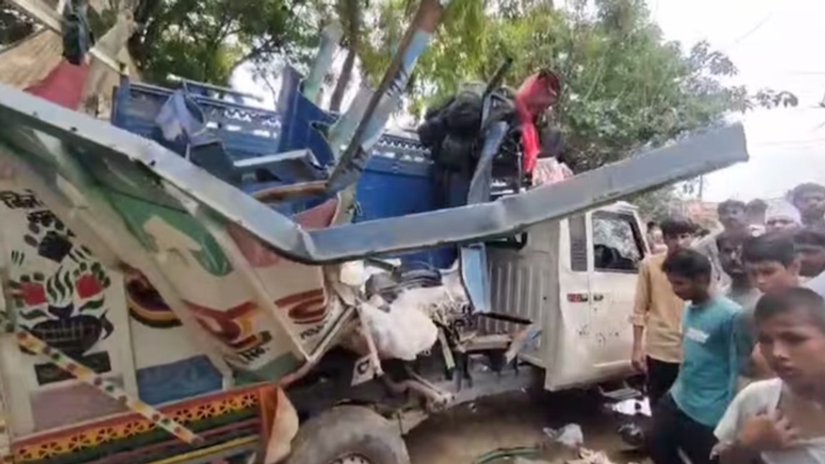 Uttar Pradesh bus-tempo collision.. 10 killed  tvk