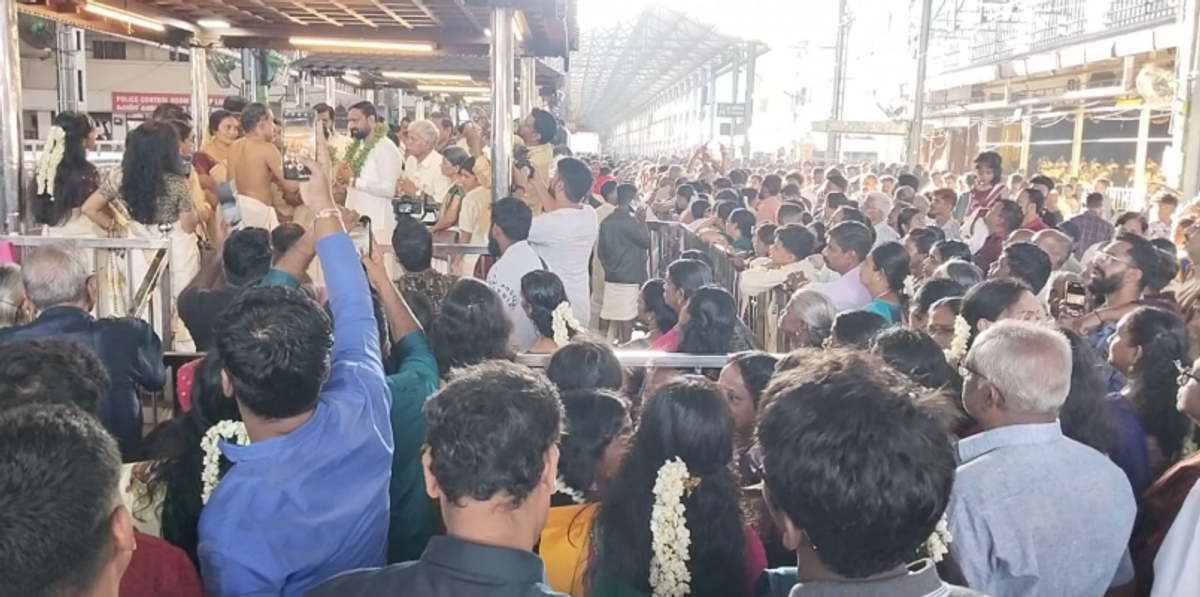 wedding ceremony at Guruvayur Busy booking 198 marriages on Sunday alone 