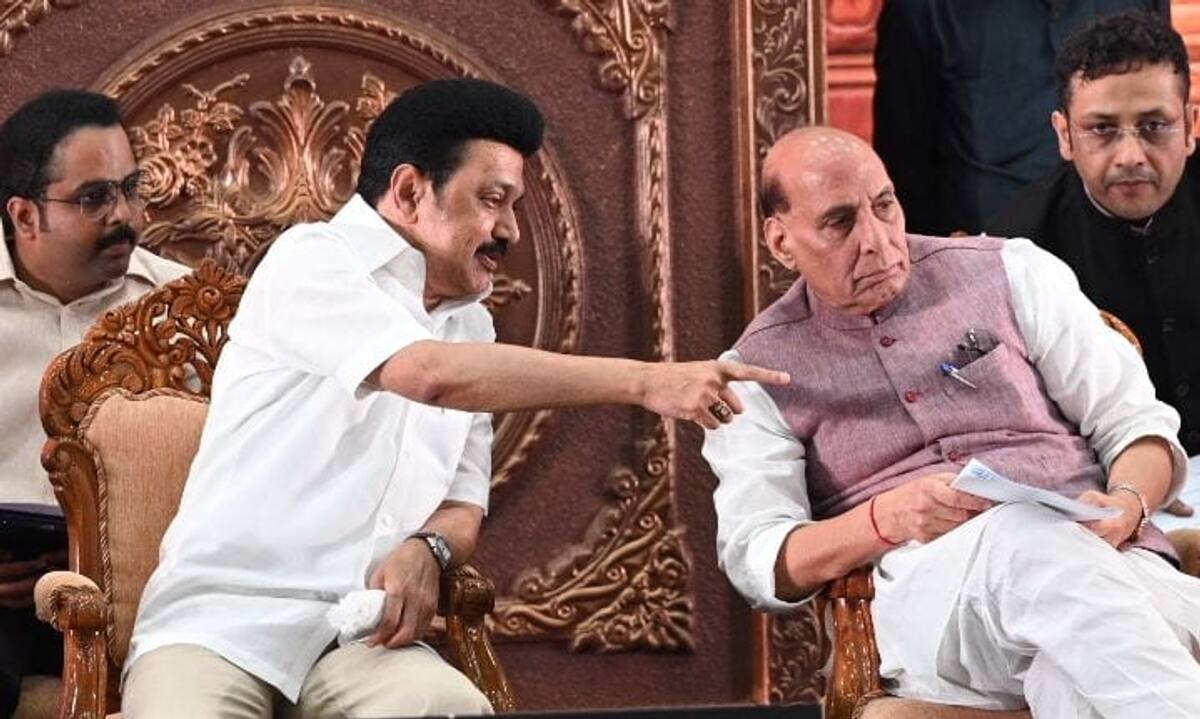 defence minister rajnath singh honor former cm karunanidhi in chennai vel