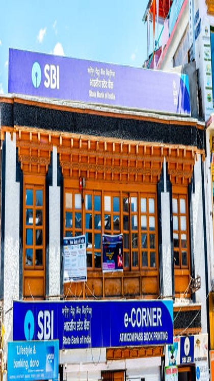 <p>SBI अमृत वृष्टि FD: SBI की इस स्पेशल फिक्स्ड डिपॉजिट स्कीम में 444 दिन के लिए निवेश पर आम ग्राहकों को 7.25% और सीनियर सिटीजन को 7.75% सालाना ब्याज मिलता है। जानें पूरी जानकारी।</p>
