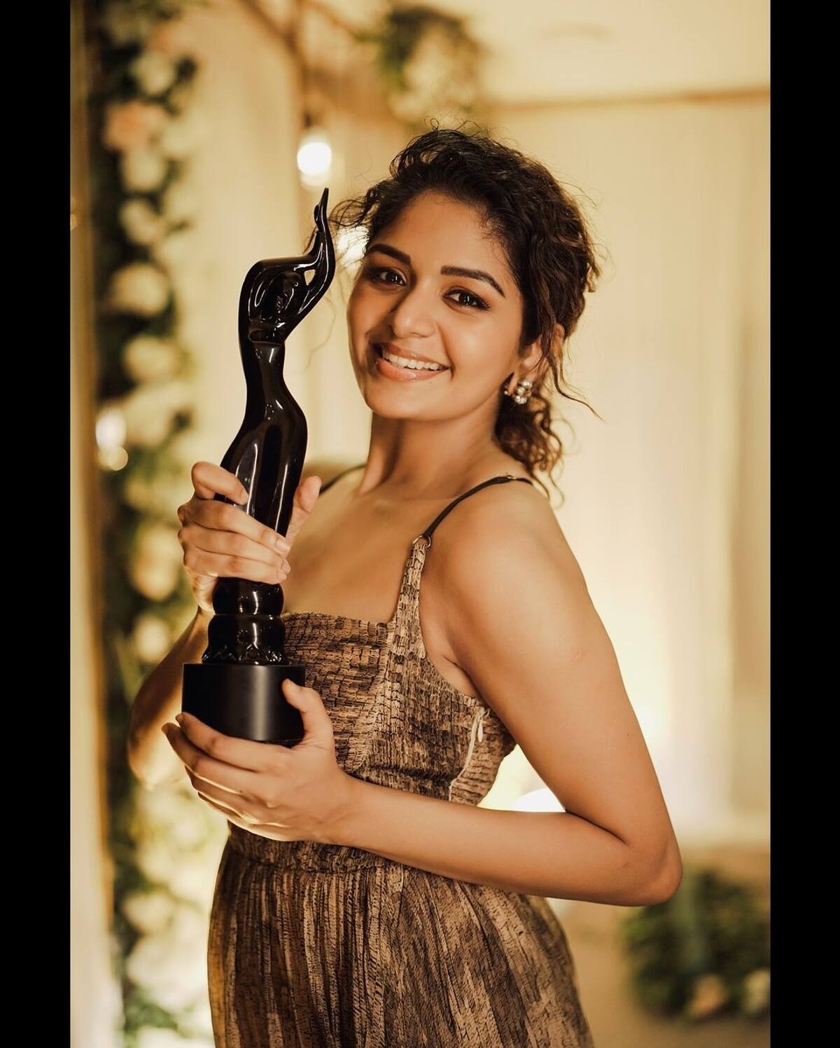 Aditi shankar holding first award photos mma