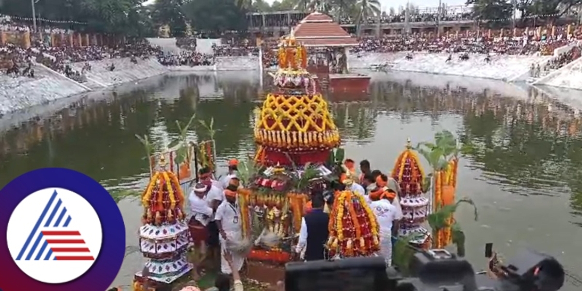 shravana masa special hubballi sri siddarudha swamy teppotsaval millions of devotees in hubballi rav