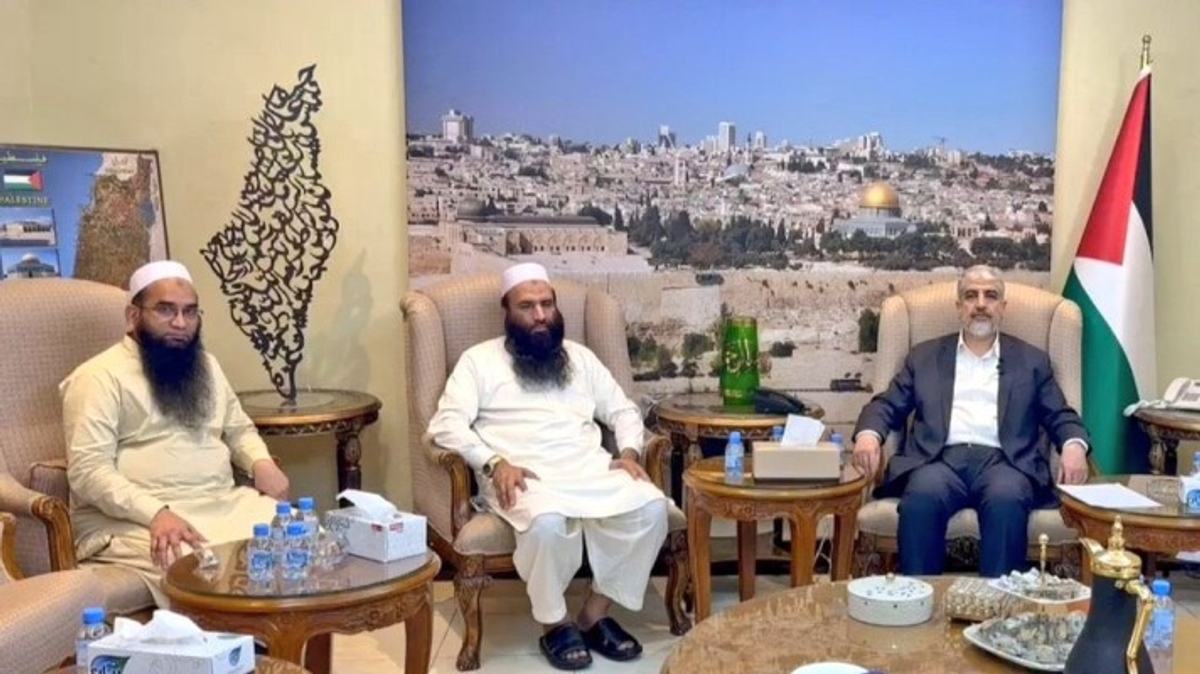 LeT Hamas unite? Lashkar chief Hafiz Saeed's aide meets Khaled Meshaal in Doha, sparks global concern (WATCH) snt