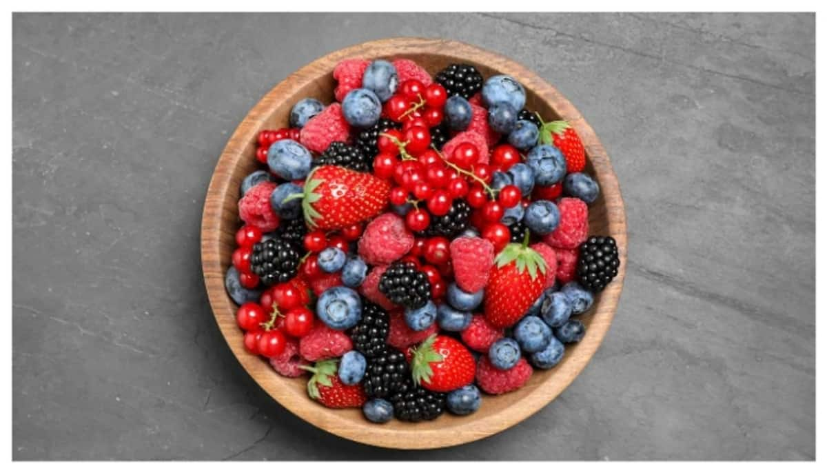 berries for glow and healthy skin and face 