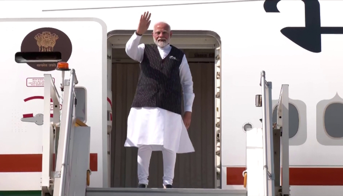 PM Modi back in Delhi after strengthening ties with Poland and Ukraine AJR