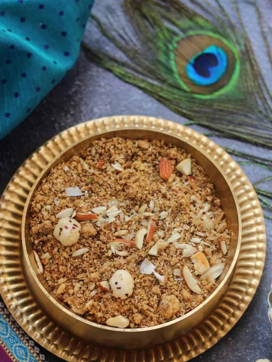 जन्माष्टमी 2024 पर बनाएं धनिया के बीज की स्वादिष्ट पंजीरी - janmashtami - How To Make Panjiri For Janmashtami