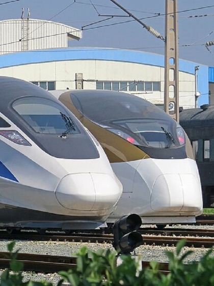 <p>चीन की CR400 Fuxing ट्रेन की अधिकतम गति 350 किमी प्रति घंटा है। हालांकि परीक्षण के दौरान इस ट्रेन ने 420 किमी प्रति घंटे की स्पीड भी हासिल की थी। </p>

<p> </p>

