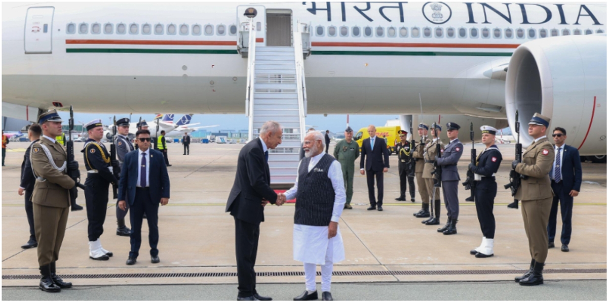 PM Narendra Modi arrives in Warsaw, interacts with kids at hotel (WATCH) AJR