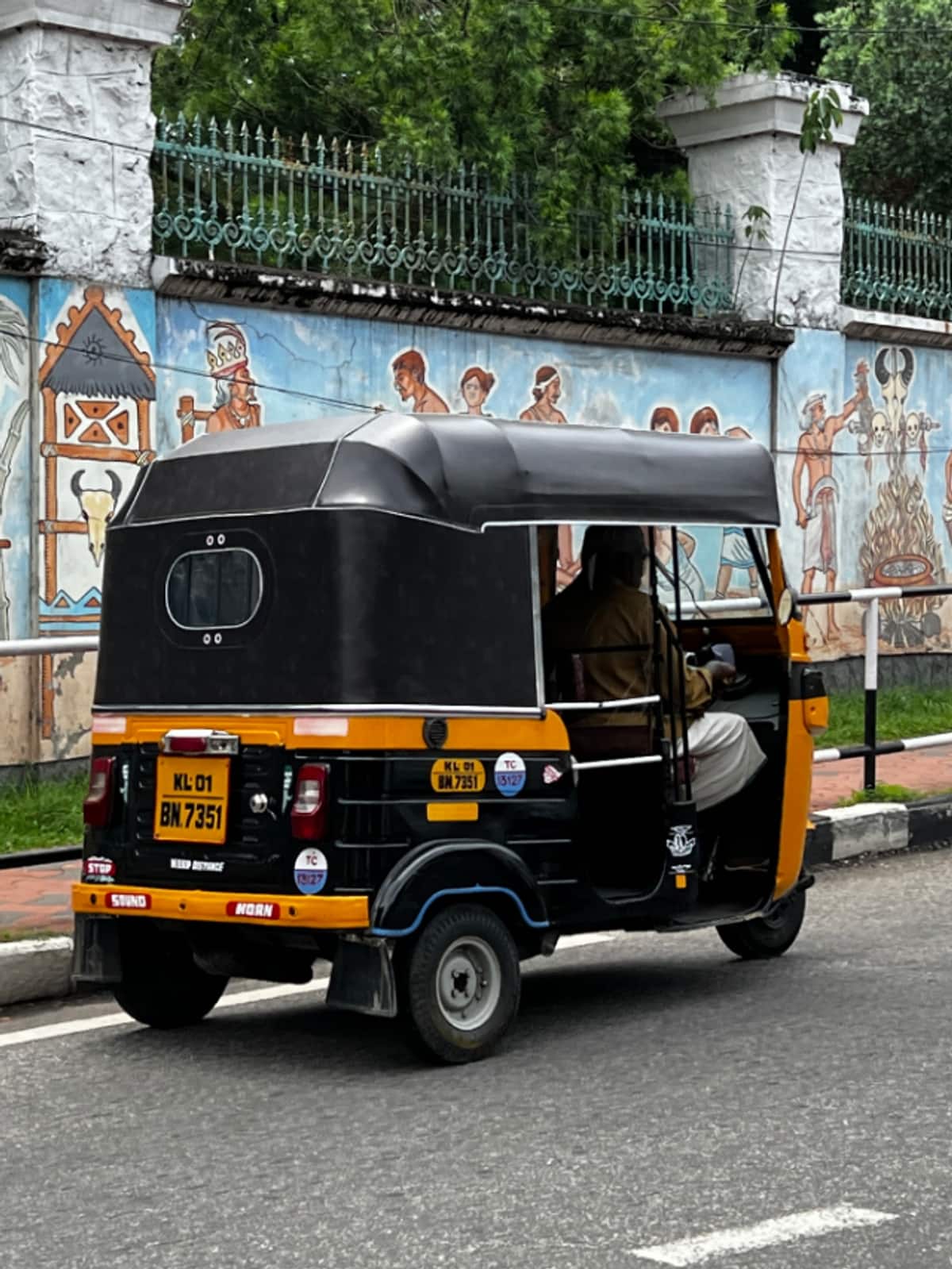 Kerala Auto Rickshaw Permit: Weighing the Pros and Cons anr