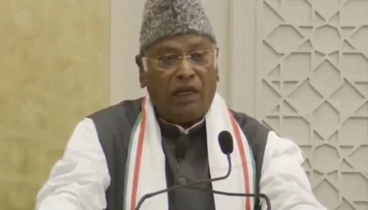 Kharge 'saara Hindustan humare kabze main hoga' claim if Congress wins J&K elections sparks outrage (WATCH) snt