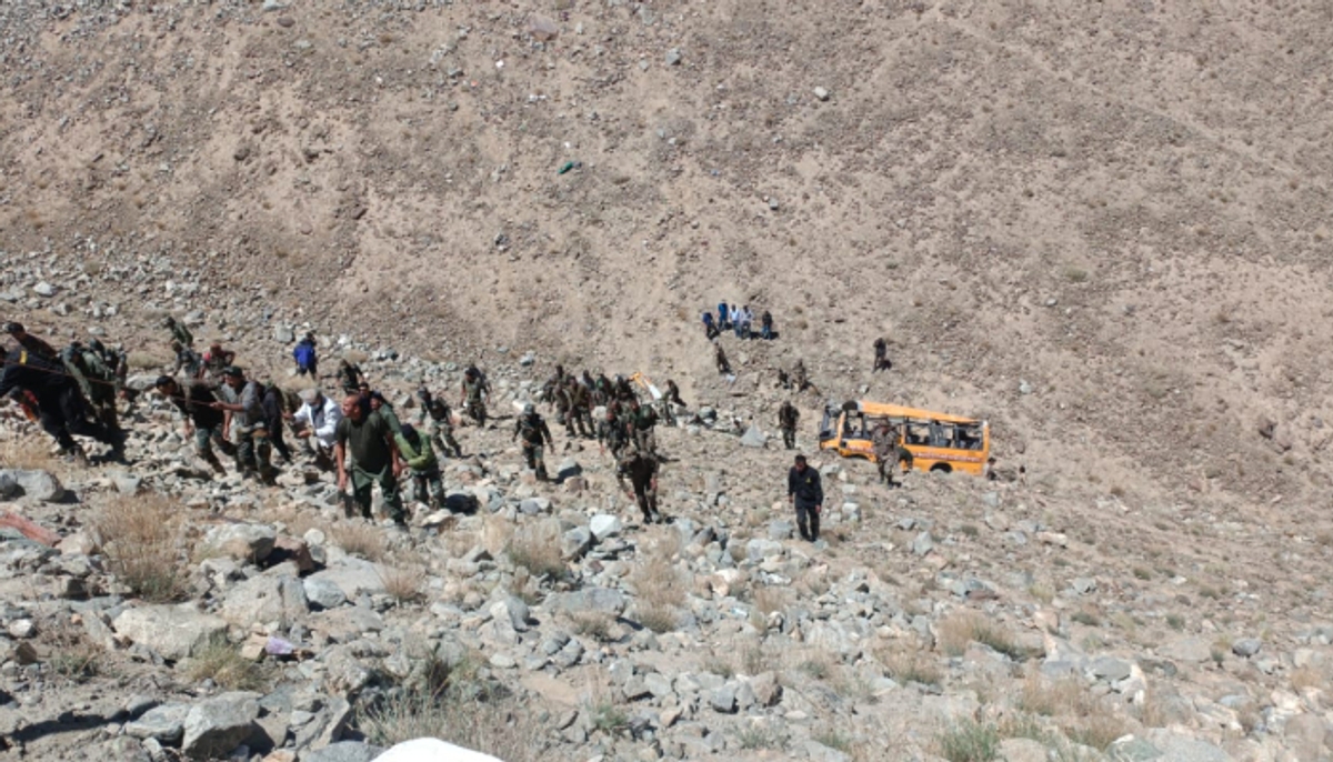 Big accident in Ladakh, private bus falls into gorge; Six people died and many were injured