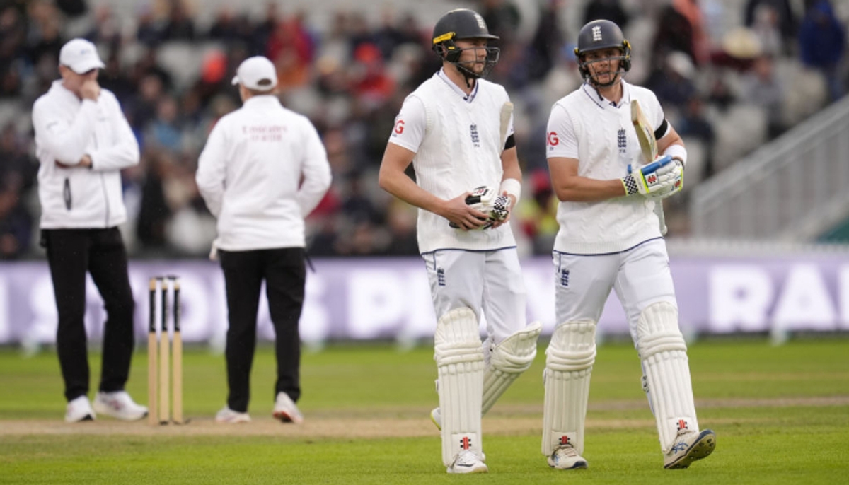 england took first innings lead against sri lanka in manchester test