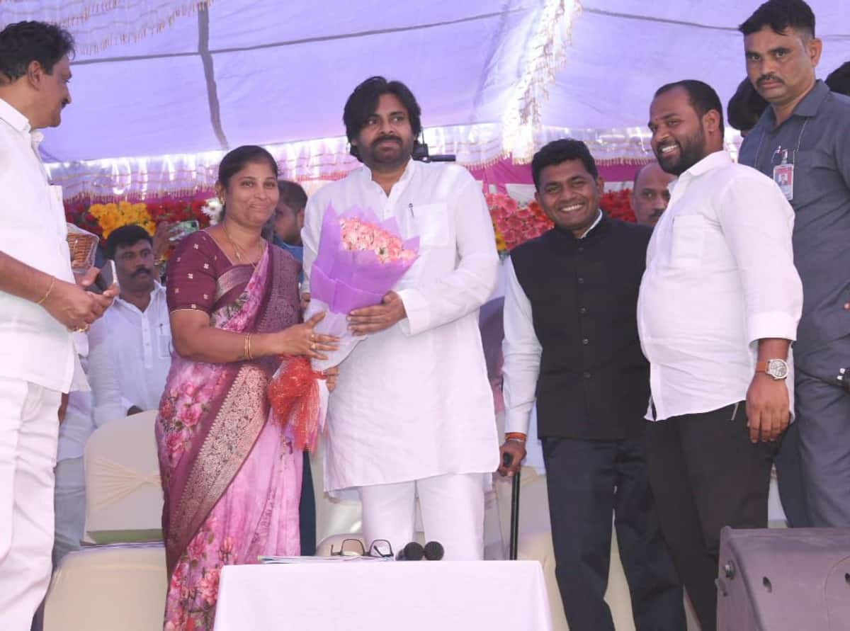 Pawan Kalyan Inspired by Courageous Woman Sarpanch Samyukta in Mysuruvari Palle AKP