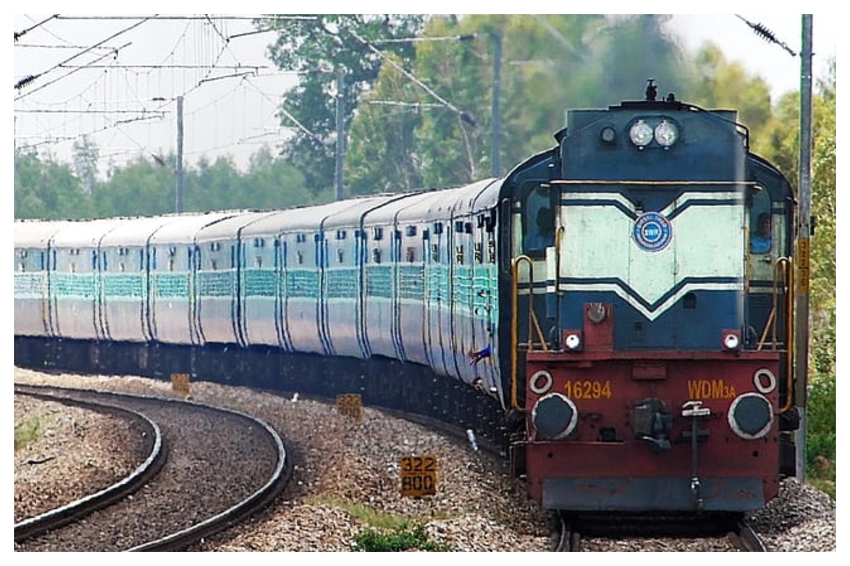 Kerala: 3 Kottayam women die after being struck by train at Kanhangad station anr