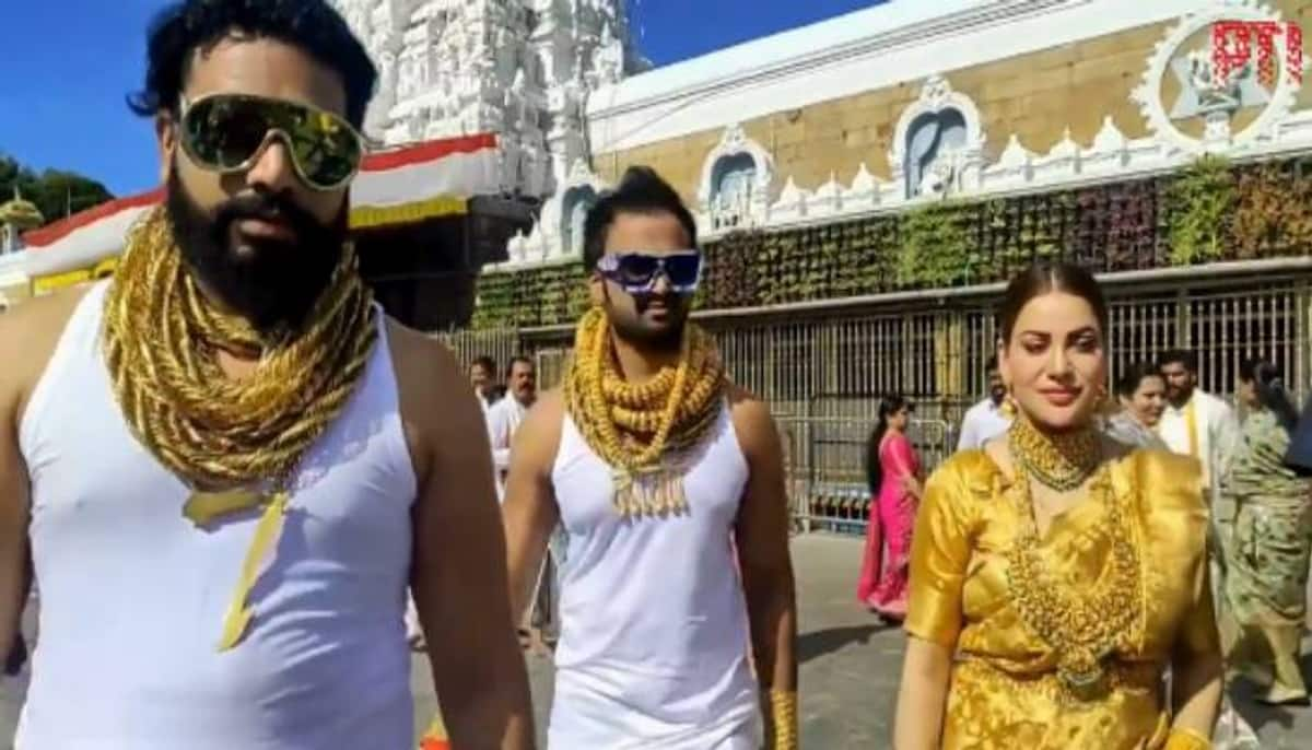 family visiting Venkateswara Temple wear gold jewellery worth rs 180 crore