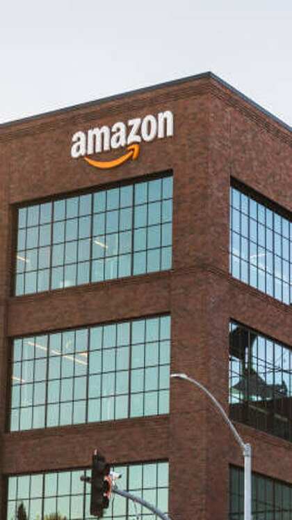 <p>Amazon इंडिया ने 9 सितंबर से सेलर्स के लिए बिक्री शुल्क में 3-12% की कटौती की घोषणा की है, जो विशेष रूप से 500 रू. से कम के प्रोडक्ट पर लागू होगी।जानें ये सेलर्स की कैसे मदद करेगा।</p>
