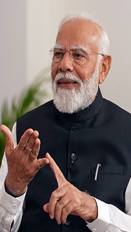 <p>प्रधानमंत्री मोदी ने कहा, "मैं ब्रुनेई दारुस्सलाम की पहली द्विपक्षीय यात्रा पर जा रहा हूँ, और हम अपने राजनयिक संबंधों के 40 साल पूरे होने का जश्न मना रहे हैं।"</p>
