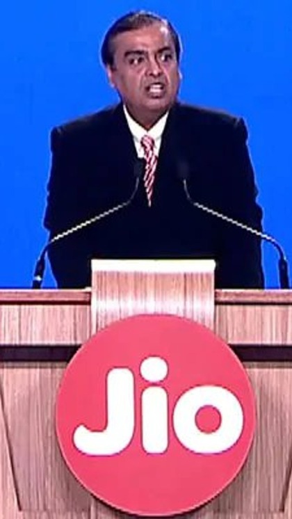 <p>UAE के लिए प्लान 898 रुपये से शुरू होते हैं, जिसमें कॉलिंग, डेटा और SMS सर्विसेज मिलती हैं। यह प्लान 7 दिनों की वैलिडिटी के साथ आता है।<br />
<br />
 </p>
