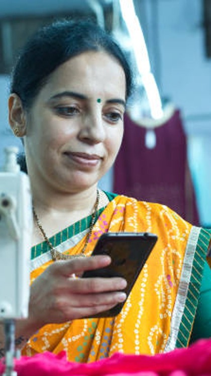 <p>डिजिटल पेमेंट की बढ़ती लोकप्रियता के साथ ही UPI (यूनिफाइड पेमेंट्स इंटरफेस) का यूज भी तेजी से बढ़ रहा है। हालांकि साथ में UPI पेमेंट में फ्रॉड भी बढ़ रहा है।</p>

<p><br />
 </p>
