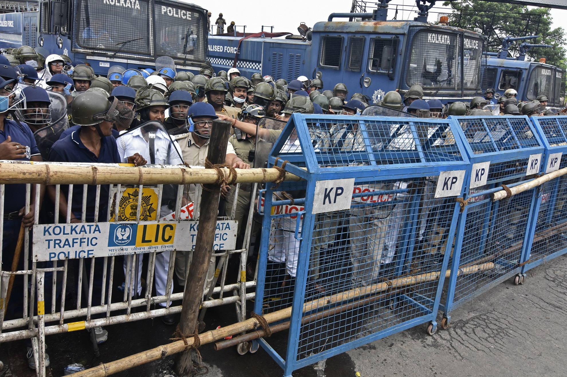 Nabanna Abhijan Rally: Kolkata braces for protests as Governor warns against use of force AJR