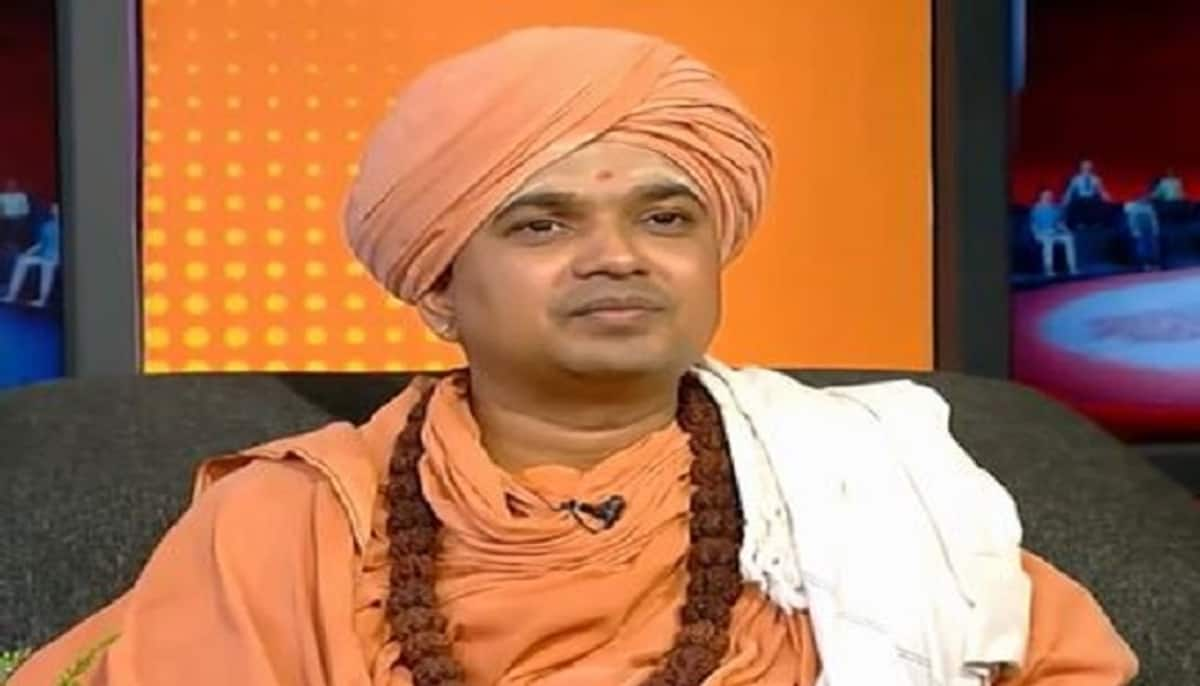 Sadashivanand Swamiji talks over vachana darshan book controv