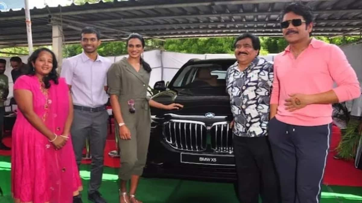 PV Sindhu Car Collection: Actor Nagarjuna gifted BMW car to badminton player PV Sindhu san