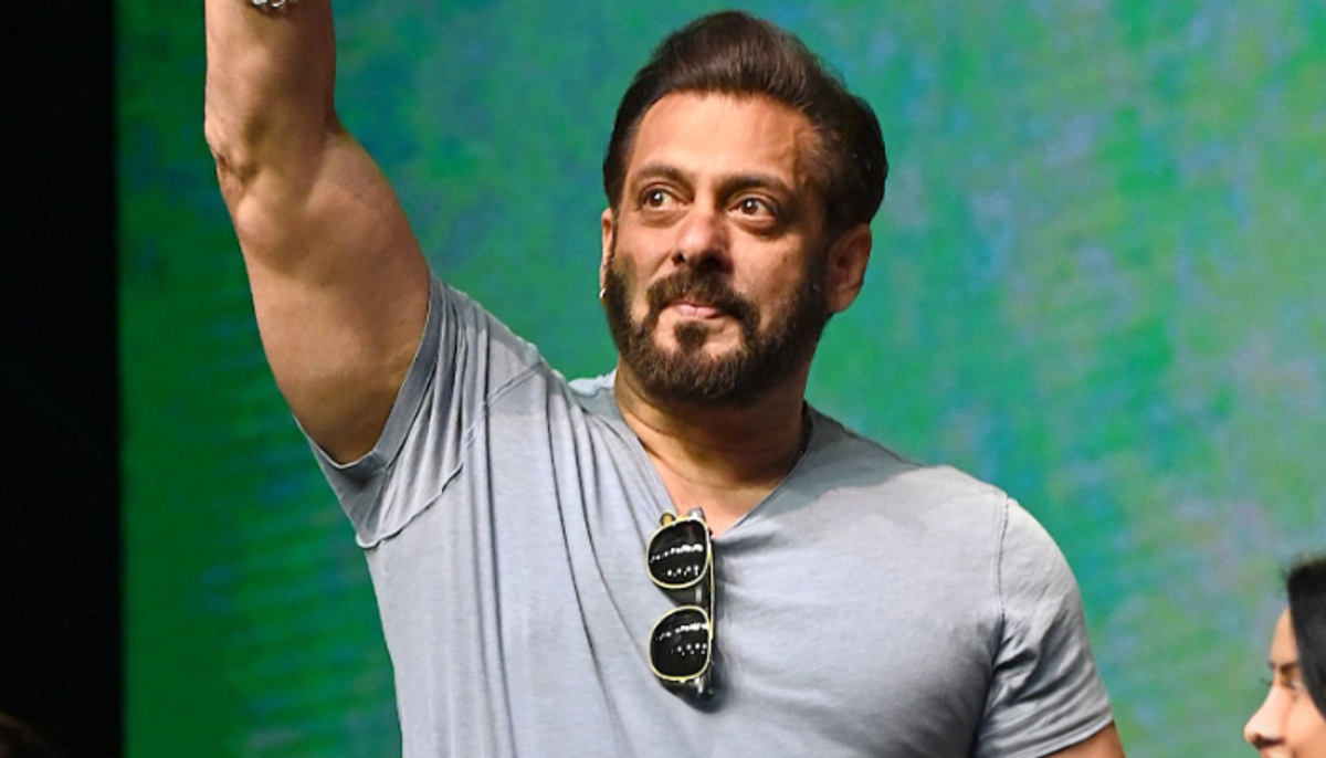 Salman Khan's Dubai Mall visit: Fans flock to catch a glimpse of the superstar RTM