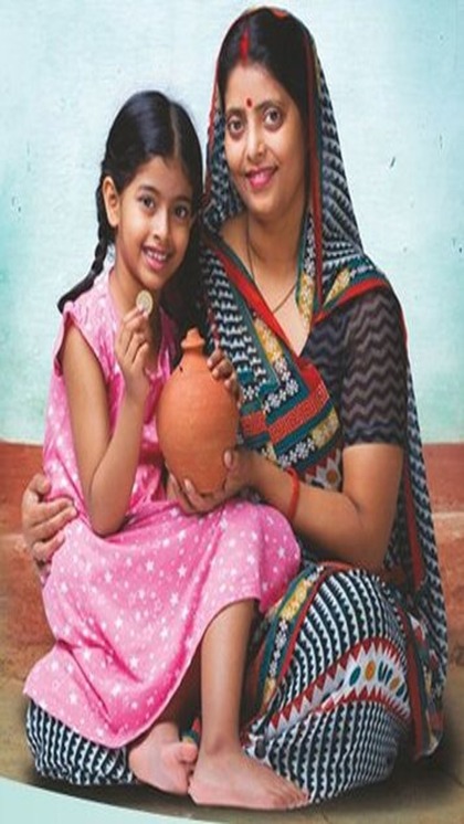 <p>महिला सम्मान सेविंग सार्टिफिकेट योजना महिलाओं और नाबालिग लड़कियों के लिए लाभदायक निवेश ऑप्शन है, जिसमें 7.5% वार्षिक ब्याज और टैक्स लाभ मिलता है। जानें इसके नियम और अप्लाई प्रॉसेस।</p>
