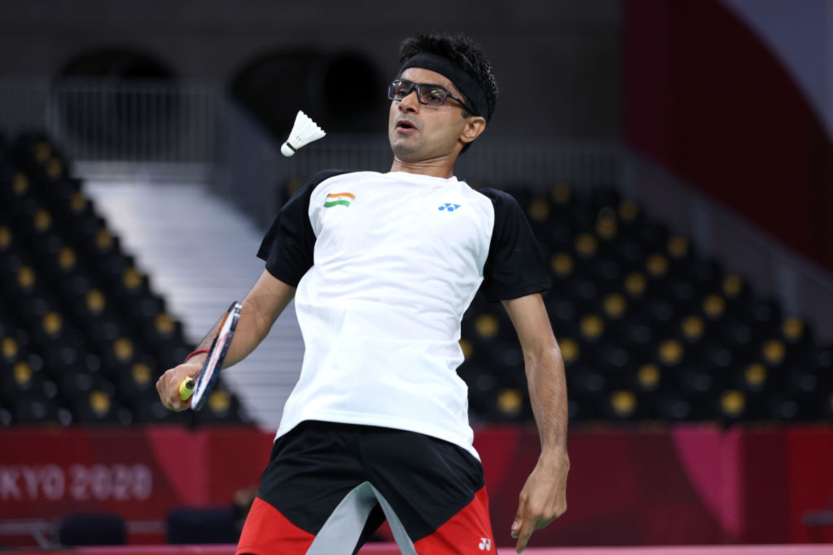 Paris Paralympics 2024 IIT graduate Nitesh IAS officer Suhas storm into badminton finals kvn