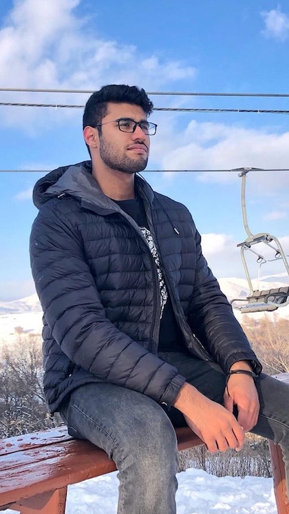 <p>कैवल्य वोहरा की नेटवर्थ 3600 करोड़ रुपये है। वह अब देश के सबसे युवा अरबपति बन गए हैं।</p>
