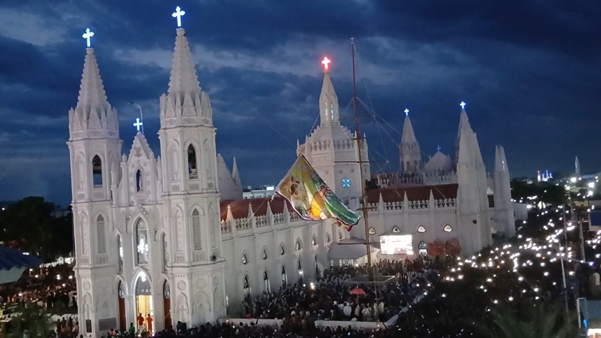 Velankanni Annual feast begins at Shrine with flag-hoisting ceremony vel