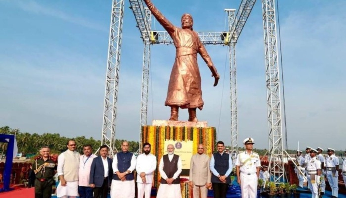 I bow my head and apologise: PM Modi on Shivaji statue collapse in Maharashtra shk