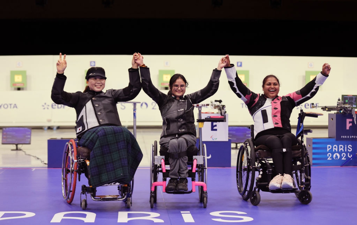 Paris Paralympics 2024: Avani Lekhar bags GOLD in 10m air rifle standing SH1 final, Mona Agarwal takes BRONZE snt