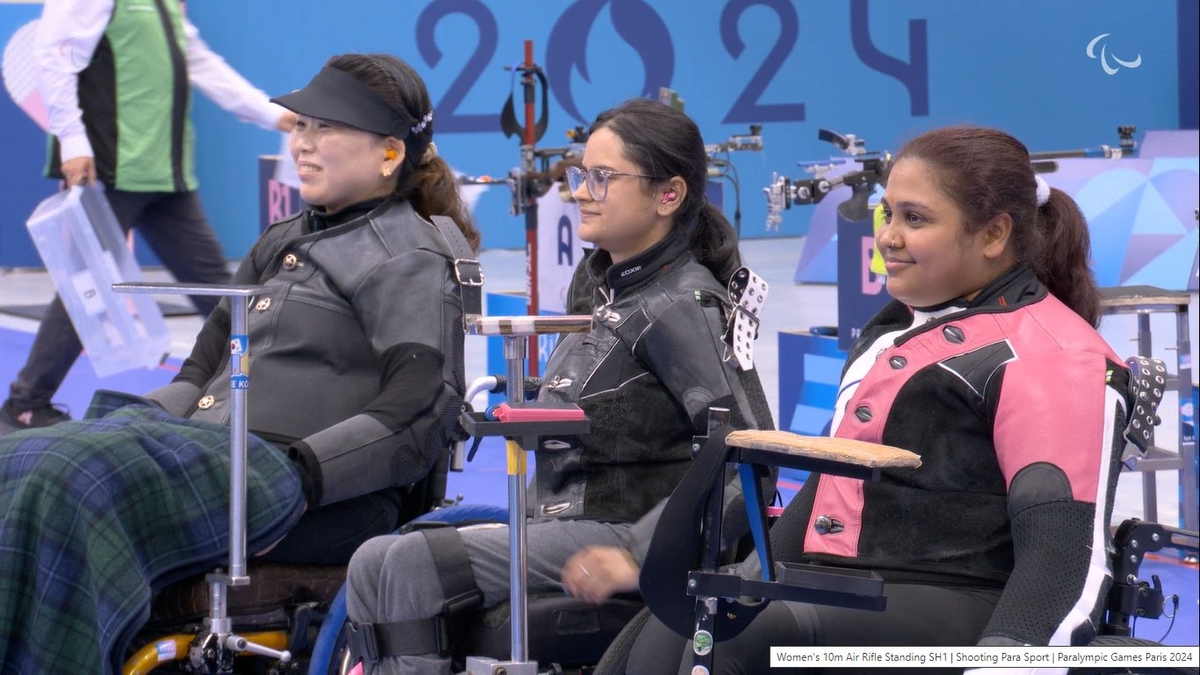 Indian Athletes Avani Lekhara won gold medal and Mona Agarwal clinches bronze in 10m air rifle final at Paris Paralympics 2024 rsk 