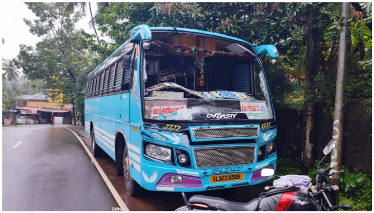 glass of a bus parked in town mid night attacked and broke the windshield