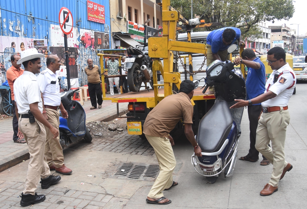 Towing operations have resumed in bengaluru Upparpet limits gow